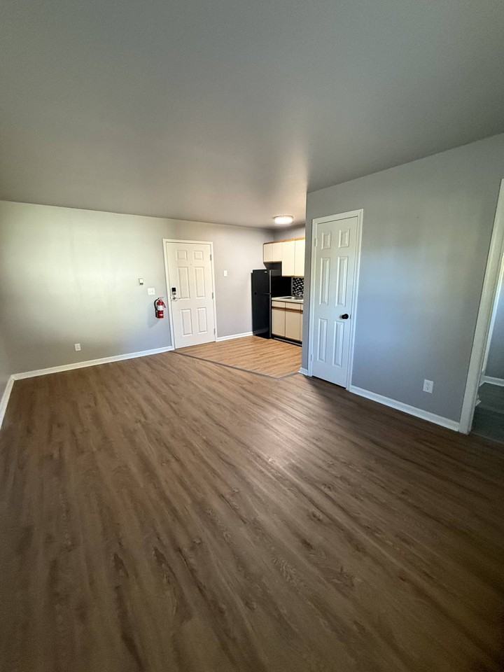 41 Peters Avenue - Photo 3 of 8