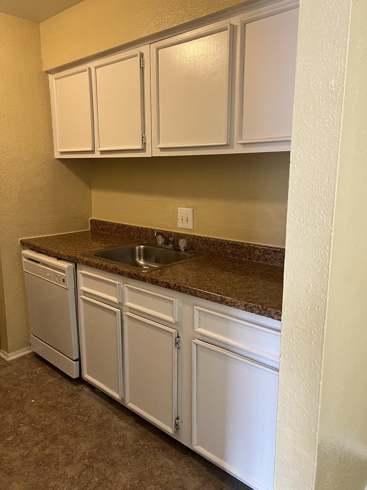 American Village Apartments - Photo 4 of 47