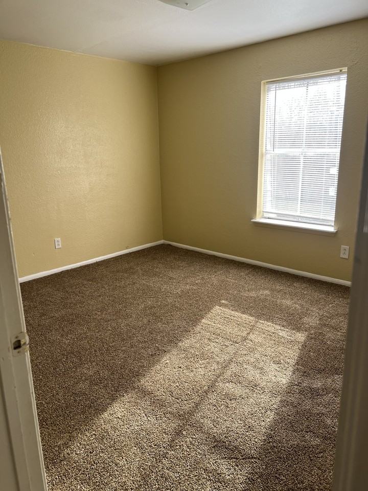 American Village Apartments - Photo 5 of 47