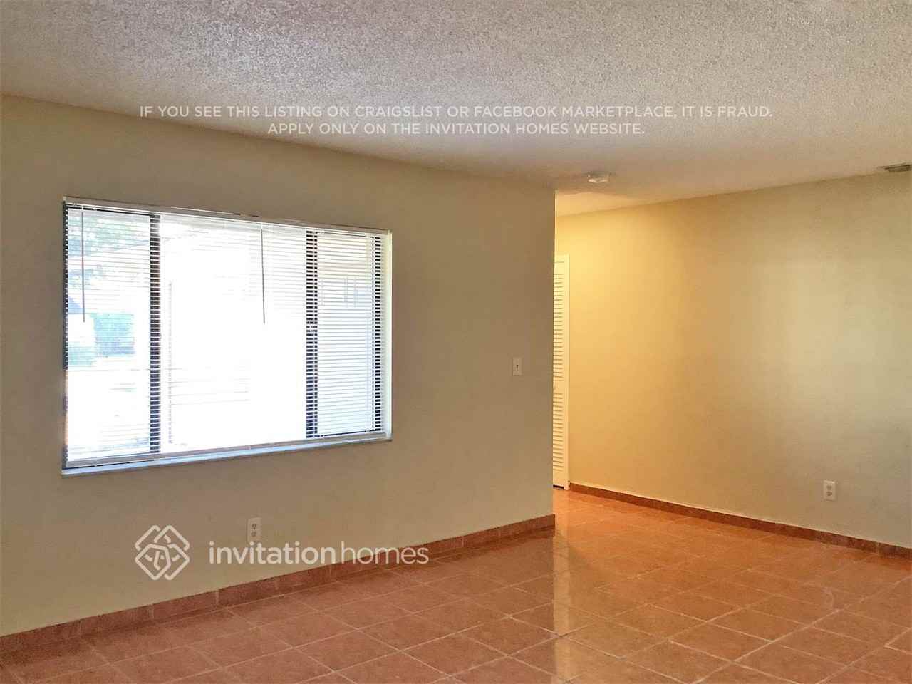 814 Centerwood Ct - Photo 3 of 13