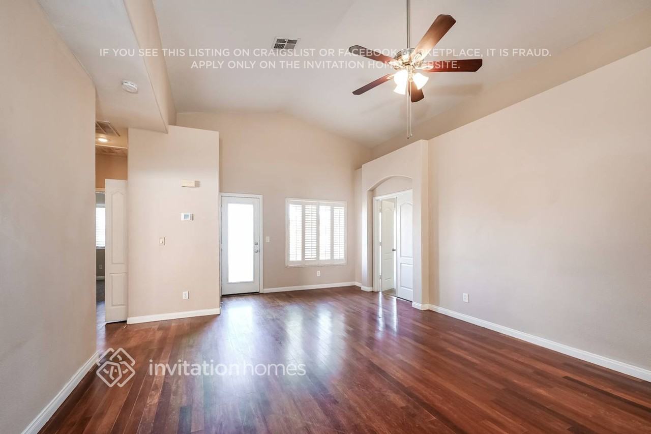 3618 Coleman St - Photo 4 of 17