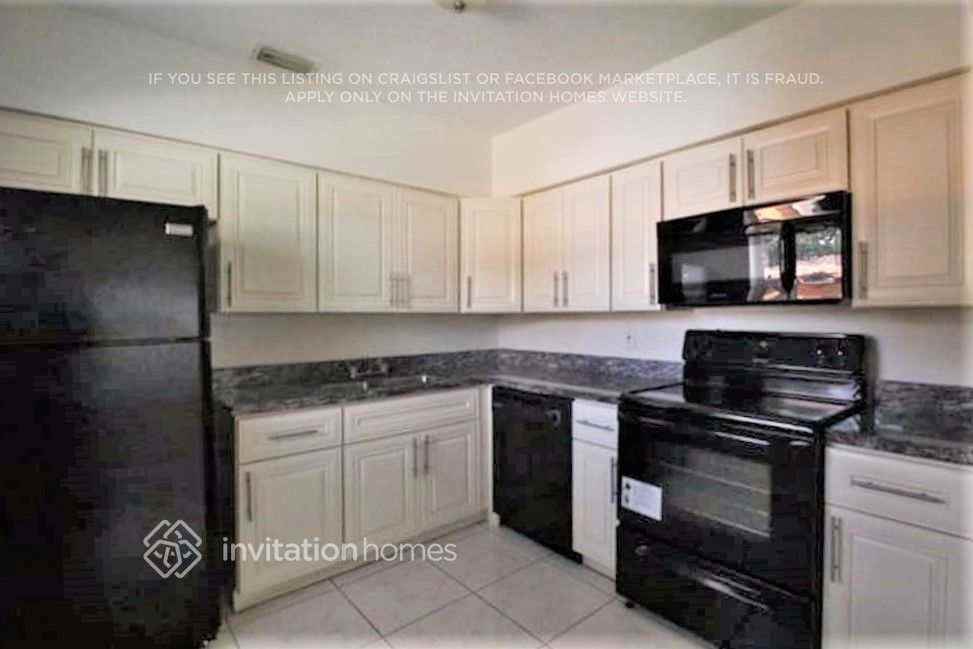 15615 Ne 5th Ct - Photo 3 of 8