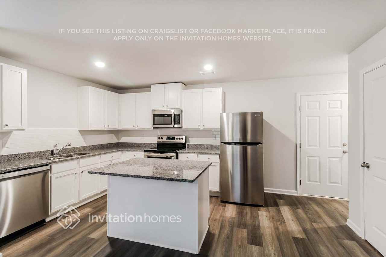 740 Ashby Ct - Photo 5 of 19