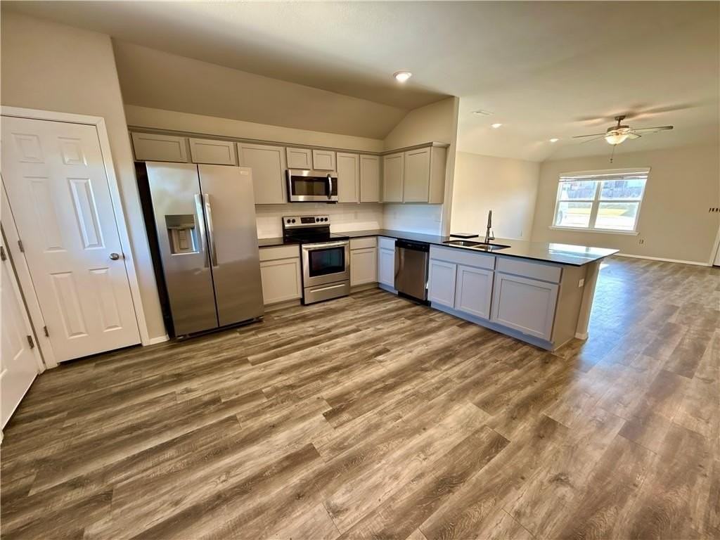 530 Woodcreek Loop - Photo 4 of 16