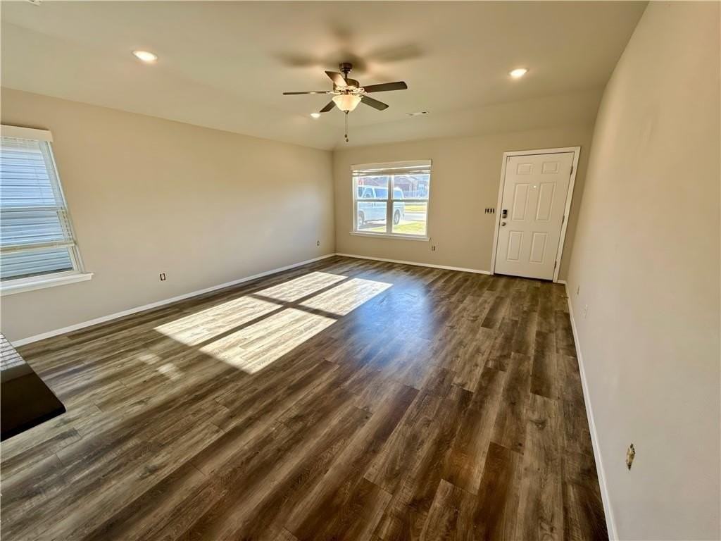 530 Woodcreek Loop - Photo 5 of 16