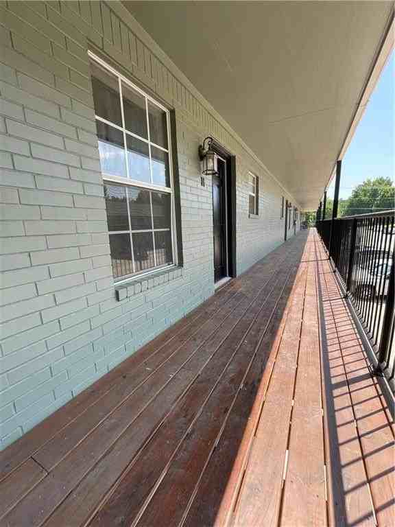 884 W Holly St - Photo 4 of 15