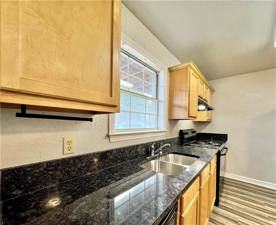 884 W Holly St - Photo 7 of 15