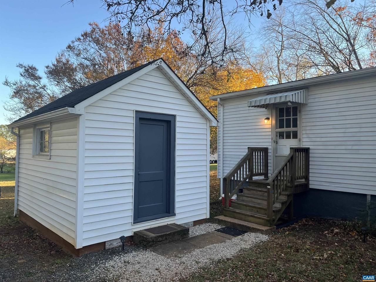 1227 Blue Ridge Ave - Photo 5 of 17