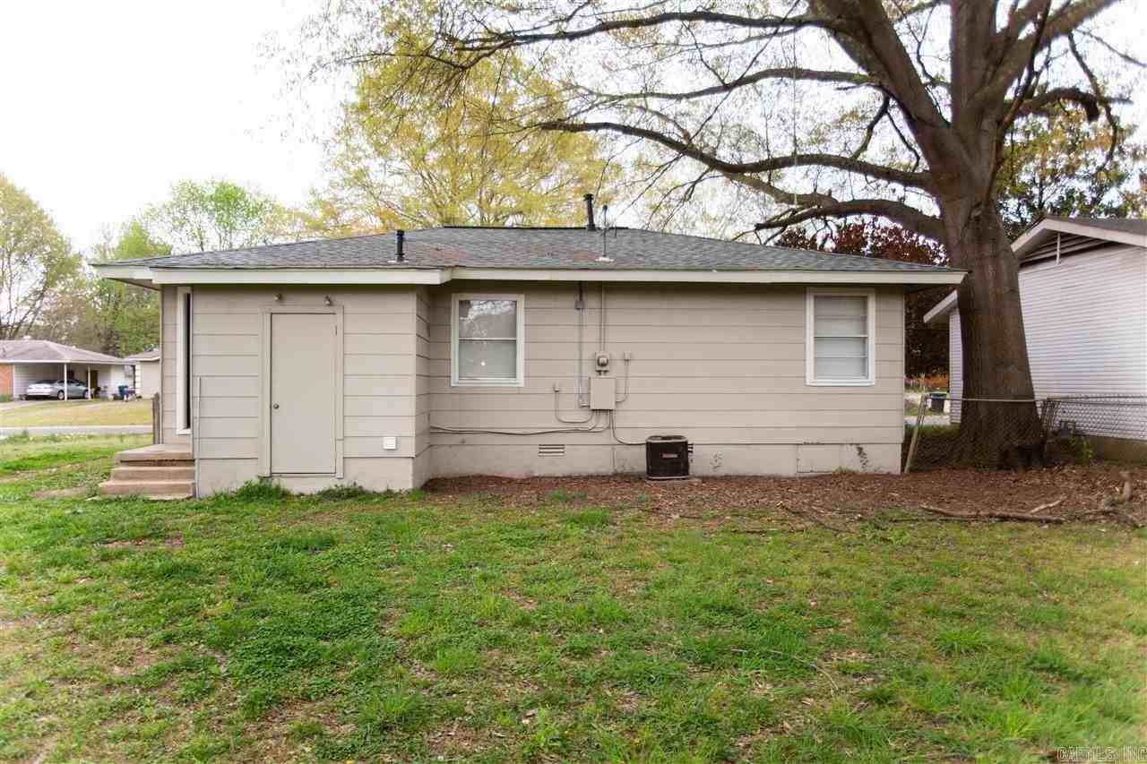 9110 Woodford Dr - Photo 2 of 9