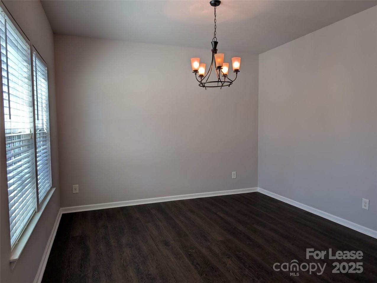 4432 Roundwood Ct - Photo 3 of 25