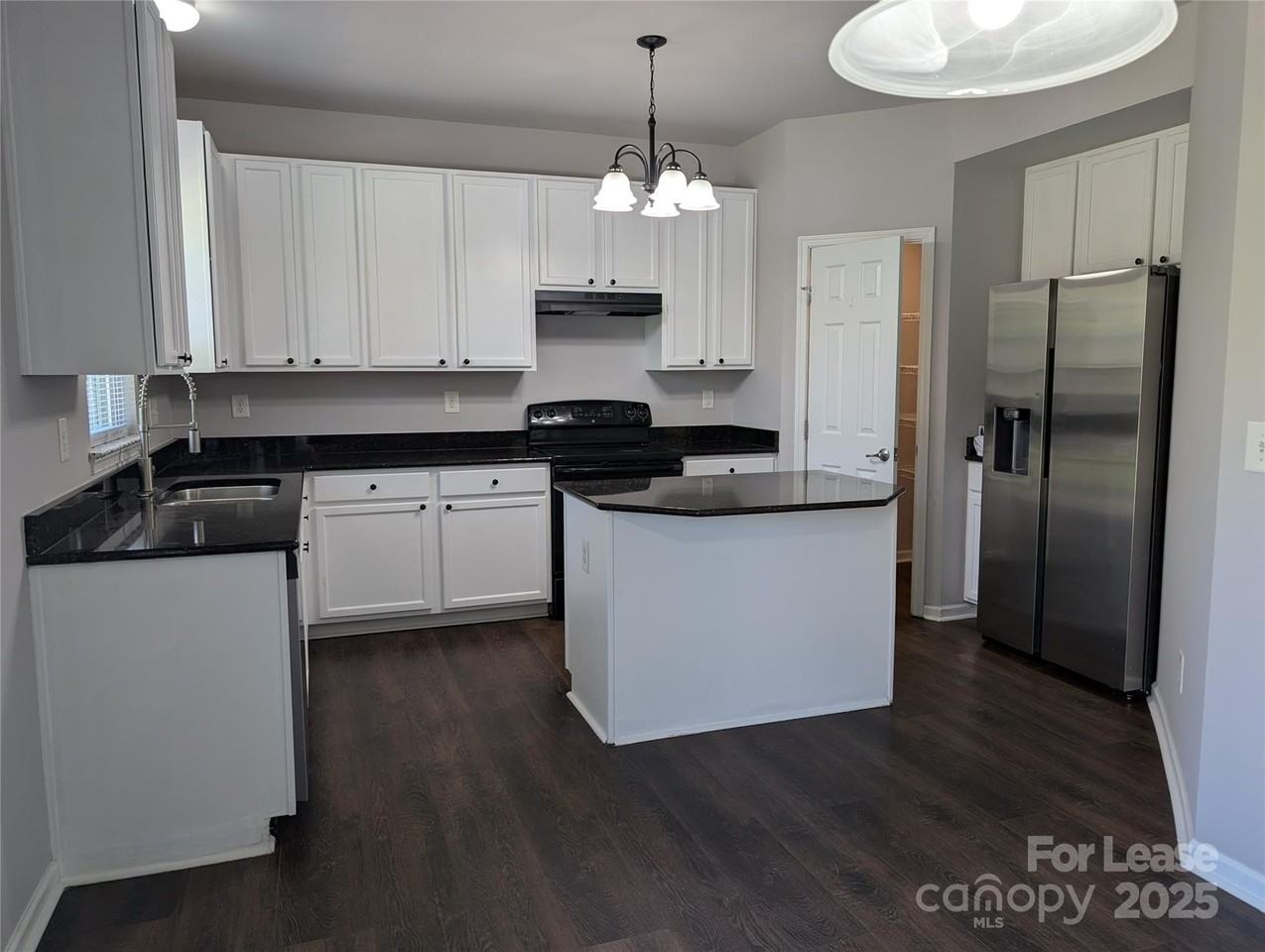 4432 Roundwood Ct - Photo 5 of 25