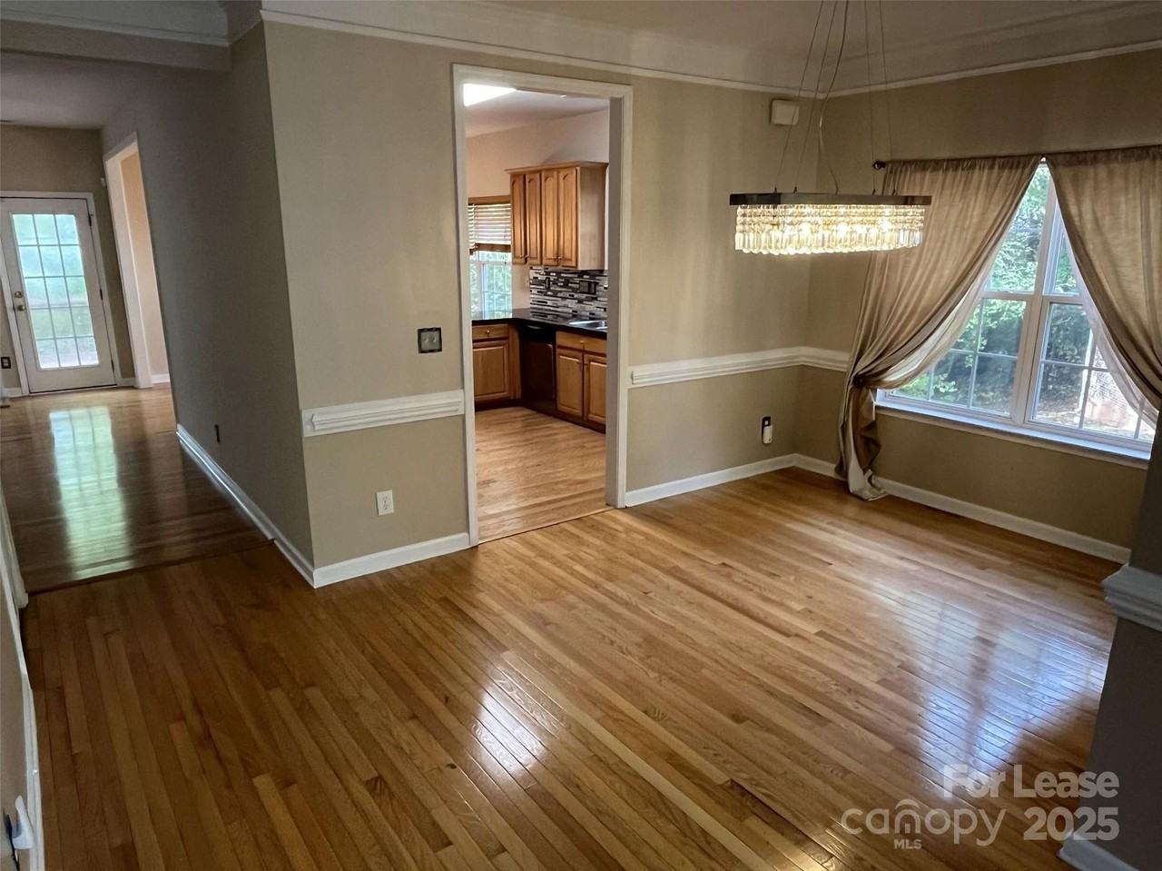 8619 Delamere Ln - Photo 5 of 39