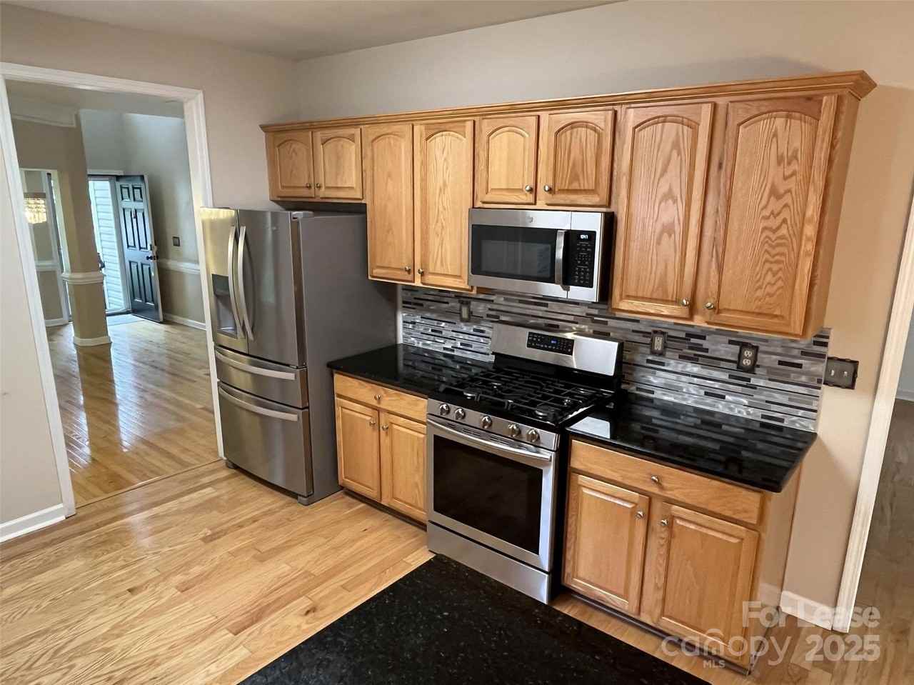 8619 Delamere Ln - Photo 7 of 39