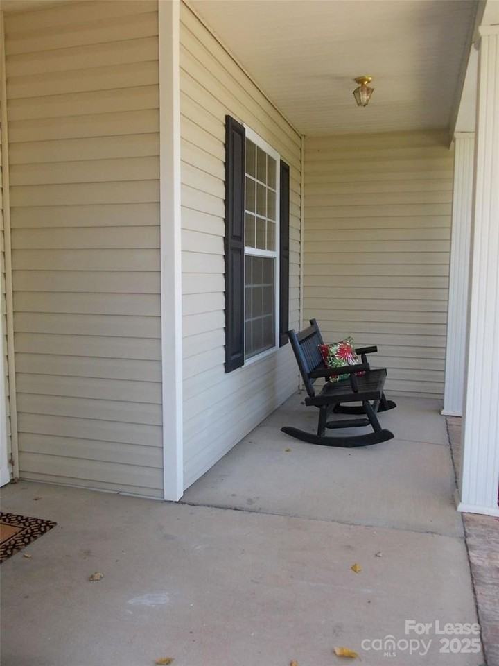 14616 Eastgrove Dr - Photo 3 of 37