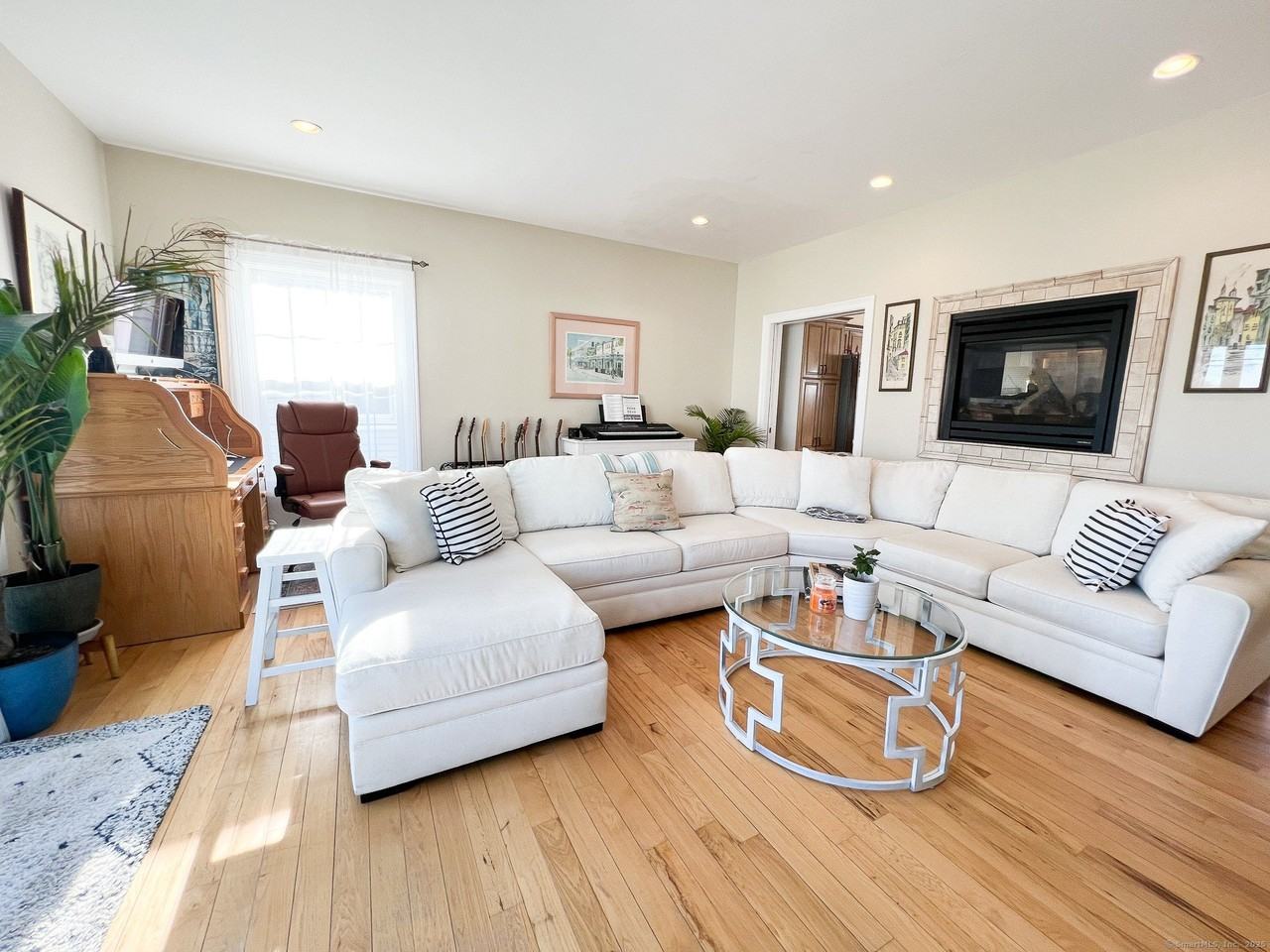 712 E Broadway - Photo 4 of 17