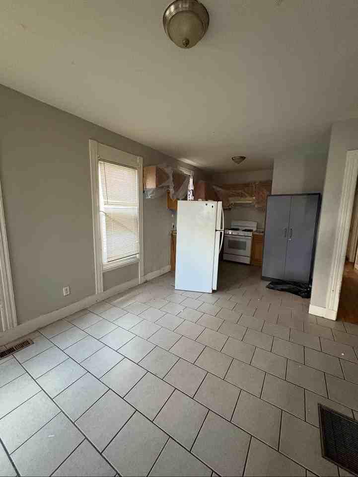 28 Cassius St #1 - Photo 5 of 7