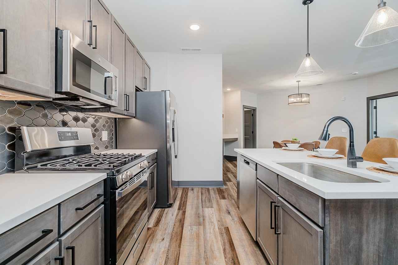 Overture at Proscenium Apartments - Photo 5 of 36