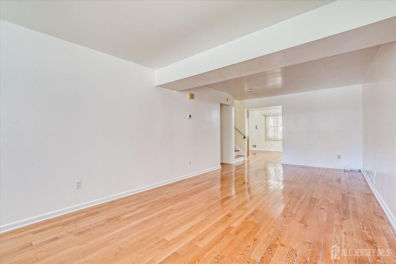 536 Elsie Ave - Photo 5 of 28