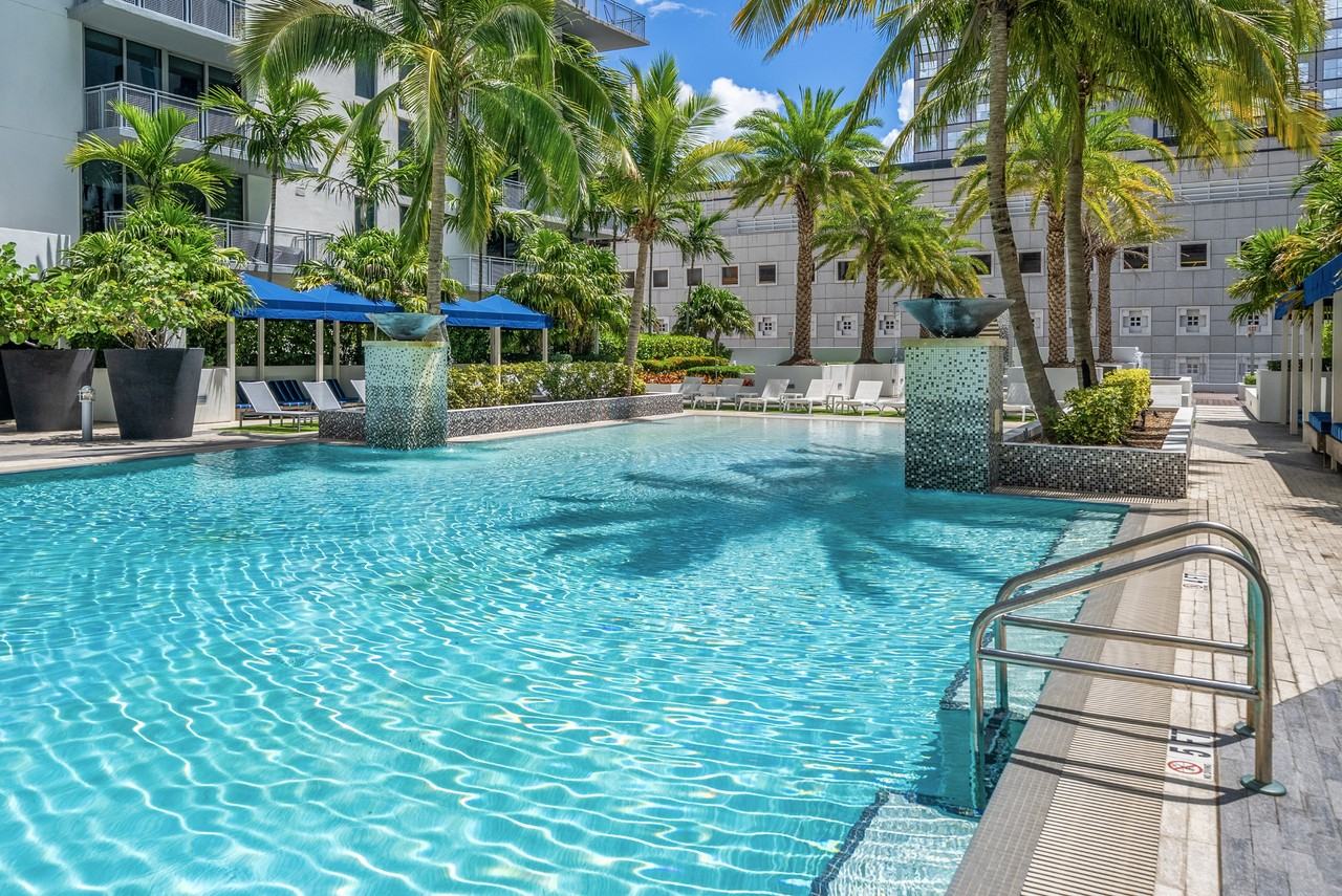 Monarc at Met - Photo 4 of 50