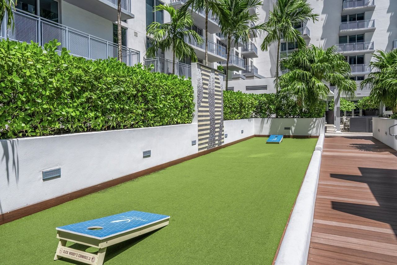 Monarc at Met - Photo 6 of 50