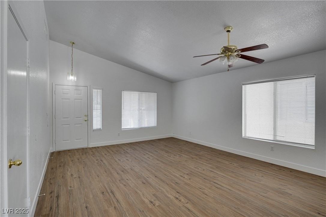 10046 Catseye Cove Court - Photo 4 of 28