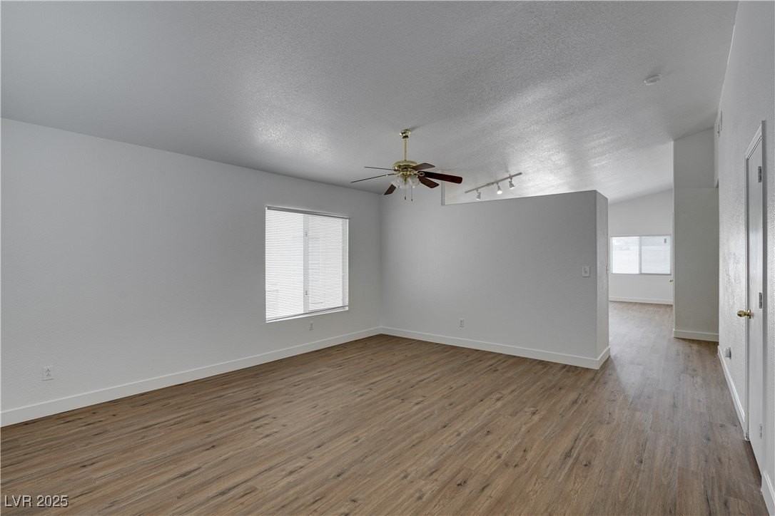 10046 Catseye Cove Court - Photo 5 of 28