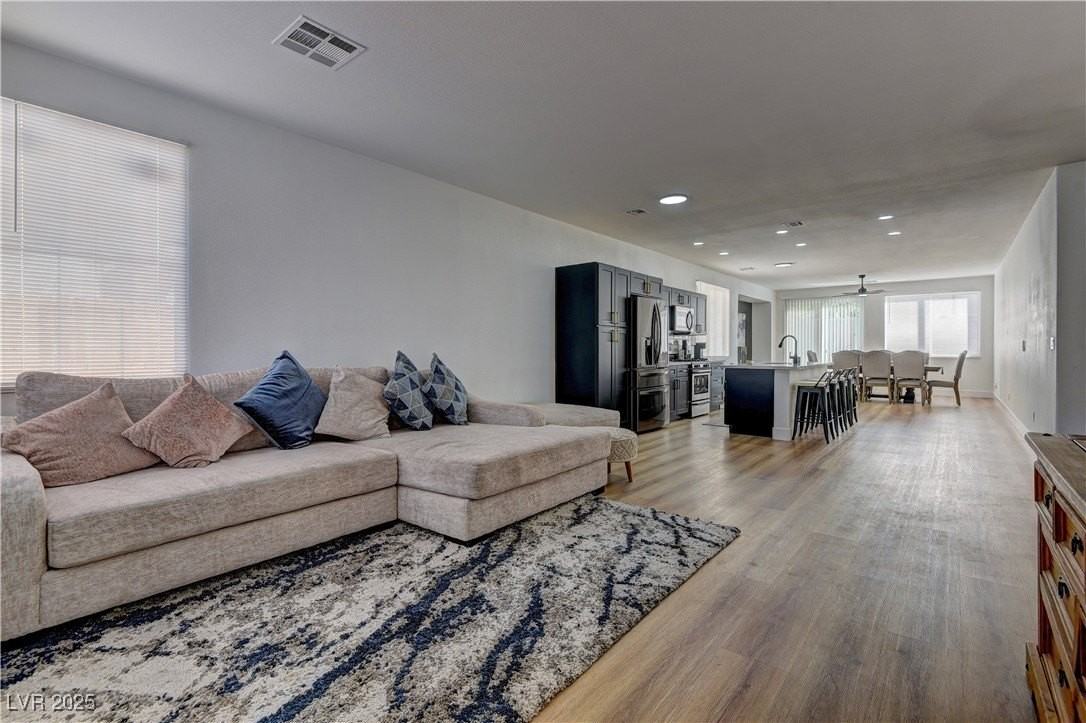 1176 Colgate Ln - Photo 4 of 15