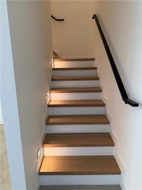 2629 Warbler Ave - Photo 5 of 16