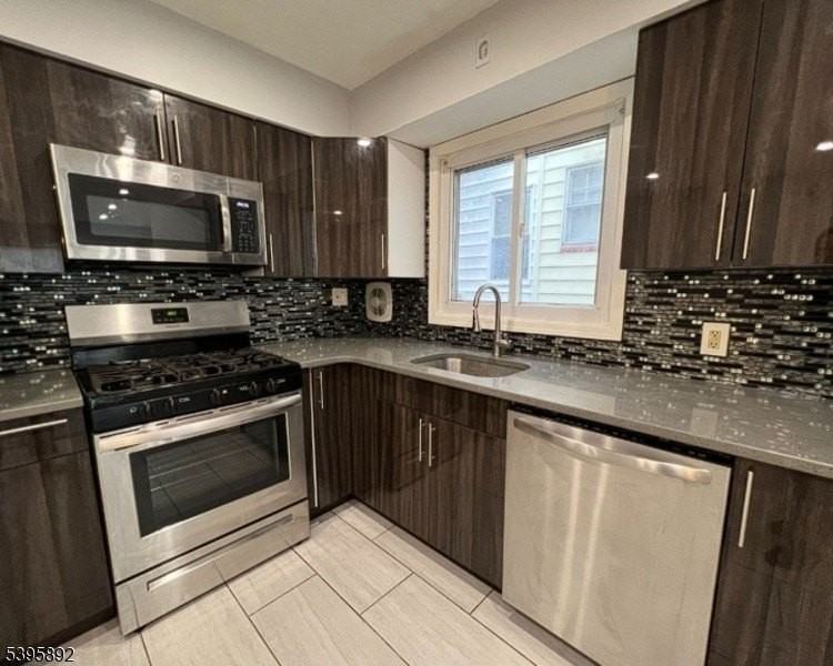 47 Smith St #1 - Photo 2 of 10