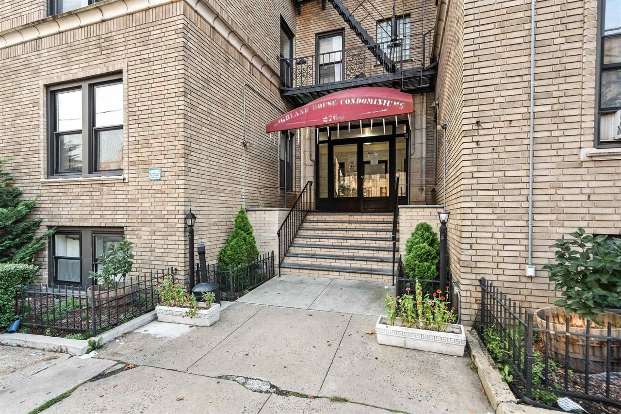 2700 John F Kennedy Blvd