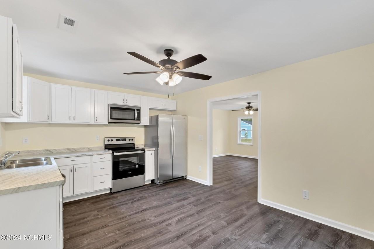 640 Walnut Drive - Photo 3 of 21