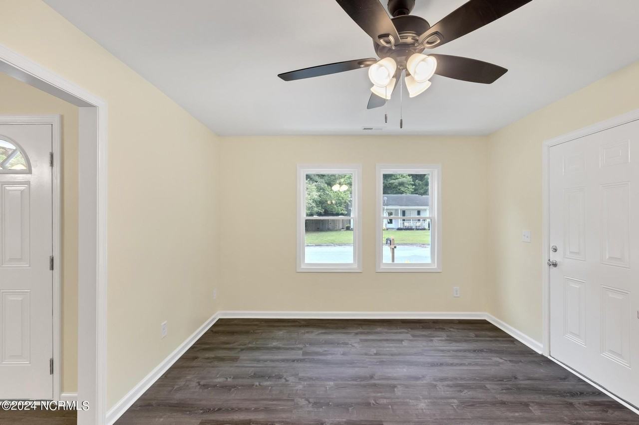 640 Walnut Drive - Photo 5 of 21