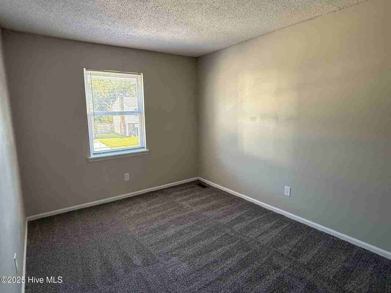 207 Myrtlewood Cir - Photo 5 of 8