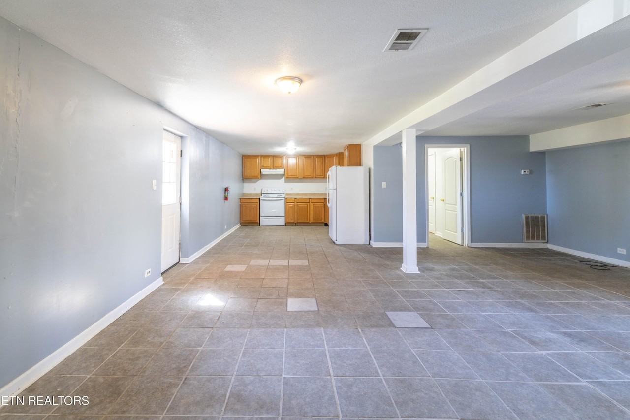 241 Harless Rd - Photo 5 of 36