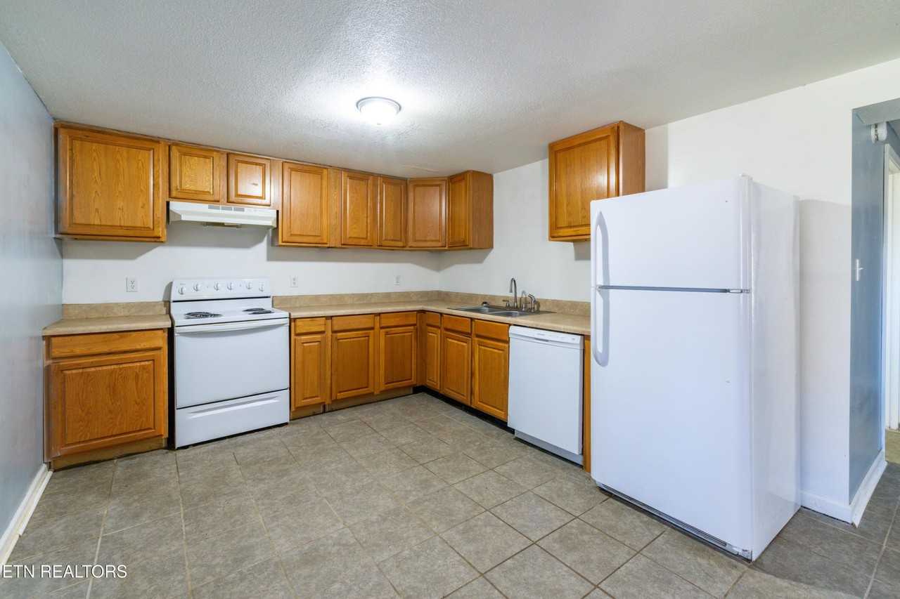 241 Harless Rd - Photo 6 of 36