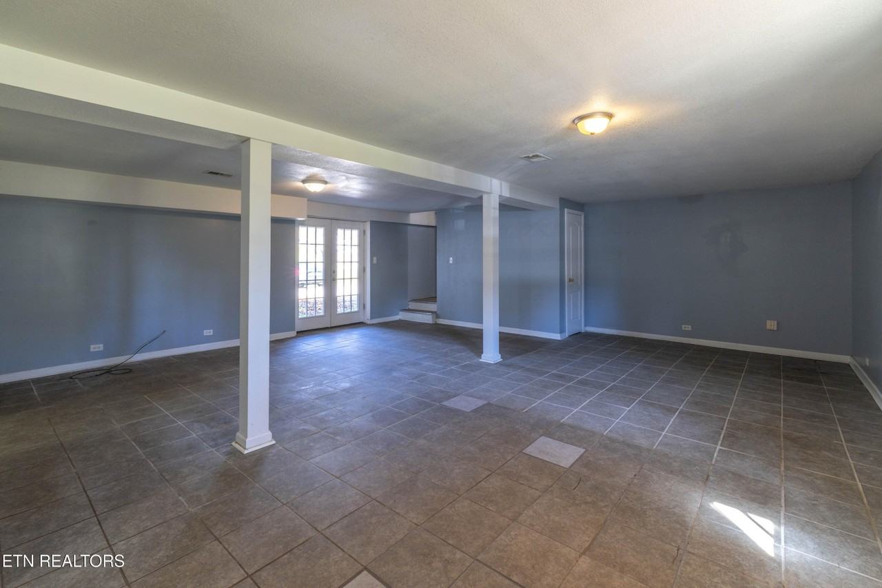 241 Harless Rd - Photo 7 of 36