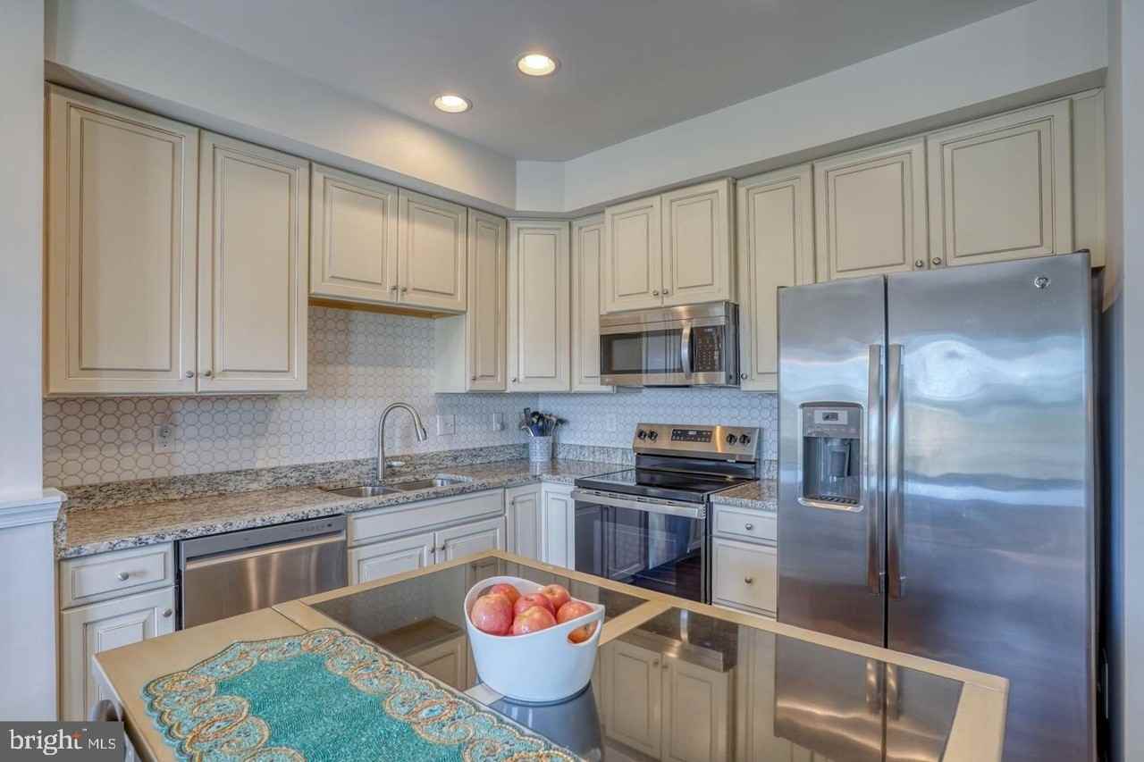 414 Goodwick Dr - Photo 4 of 21