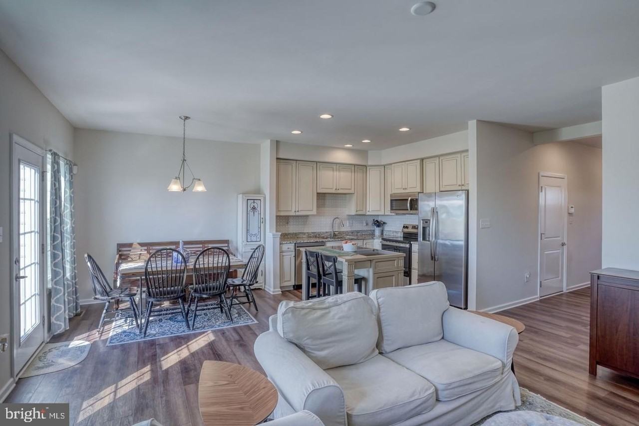 414 Goodwick Dr - Photo 7 of 21