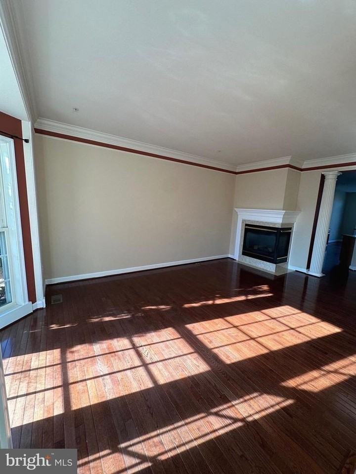 9430 Dunraven St - Photo 2 of 24