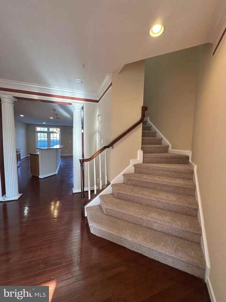 9430 Dunraven St - Photo 4 of 24