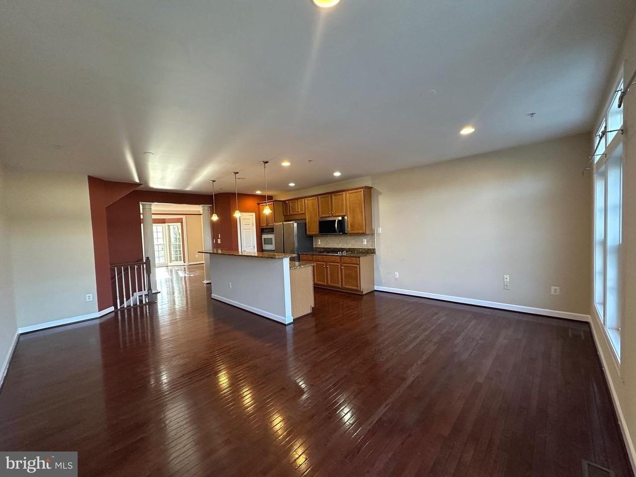 9430 Dunraven St - Photo 5 of 24