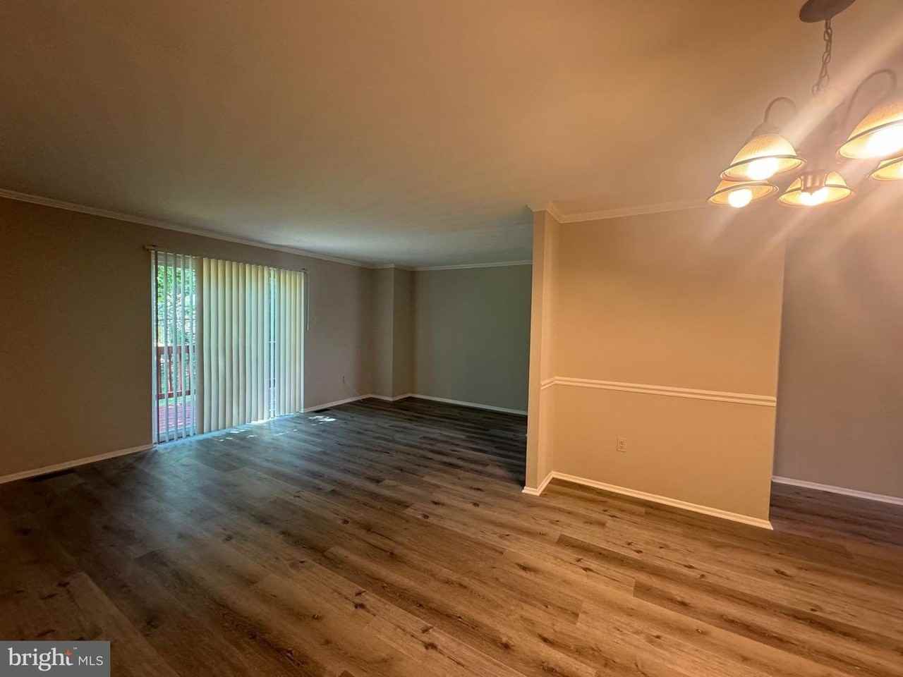 9728 Summer Park Ct - Photo 6 of 28