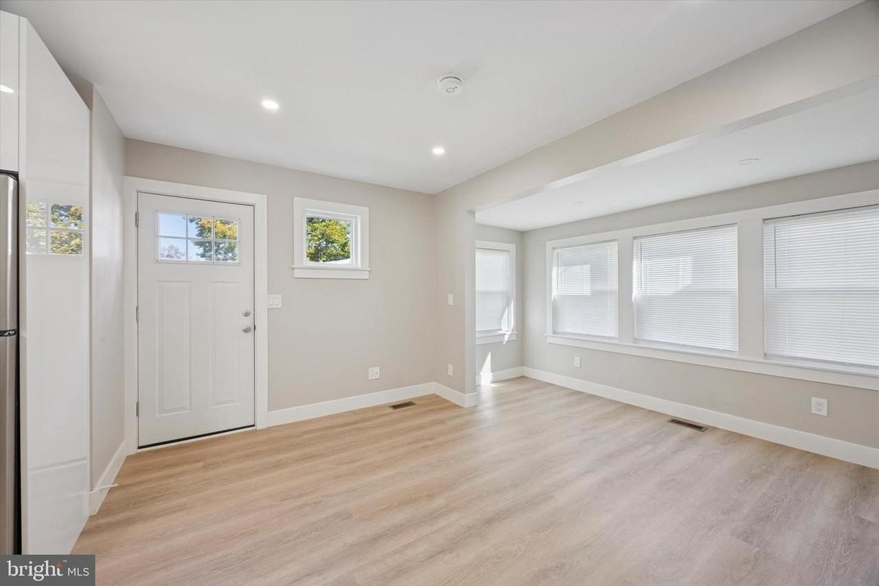 118 Bartram Ave - Photo 3 of 15