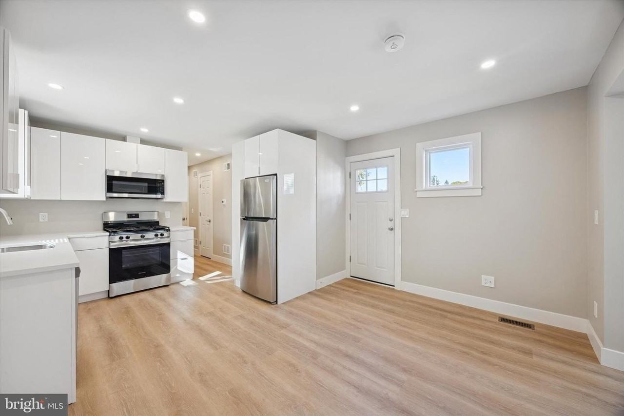 118 Bartram Ave - Photo 4 of 15