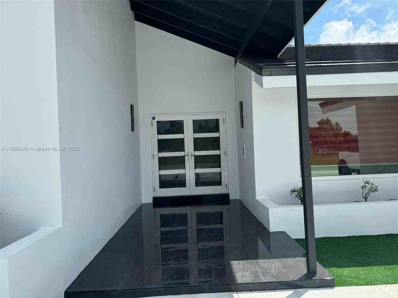 41 Nw 136th Ct - Photo 3 of 29