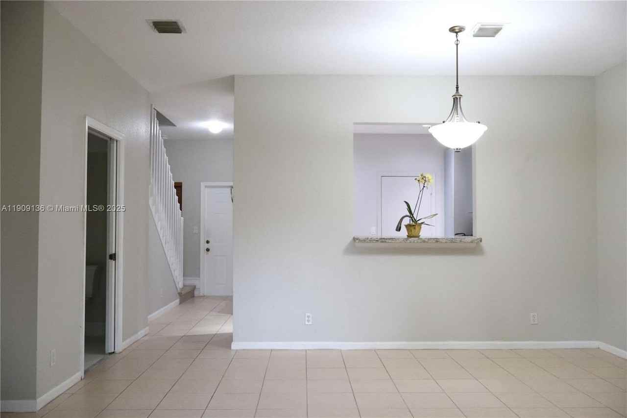 5489 Northwest 90th Avenue - Photo 4 of 13