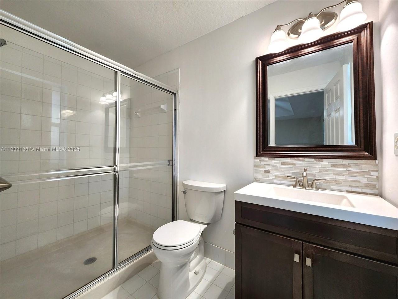 5489 Northwest 90th Avenue - Photo 5 of 13