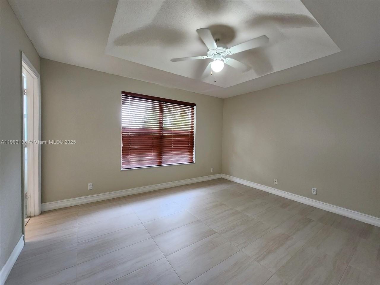 5489 Northwest 90th Avenue - Photo 6 of 13