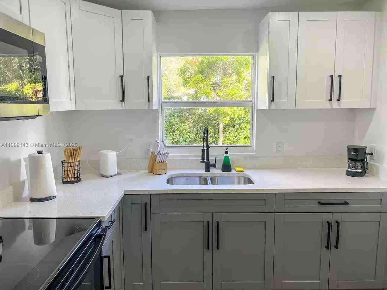 1025 Nw 55th St #1 - Photo 4 of 19