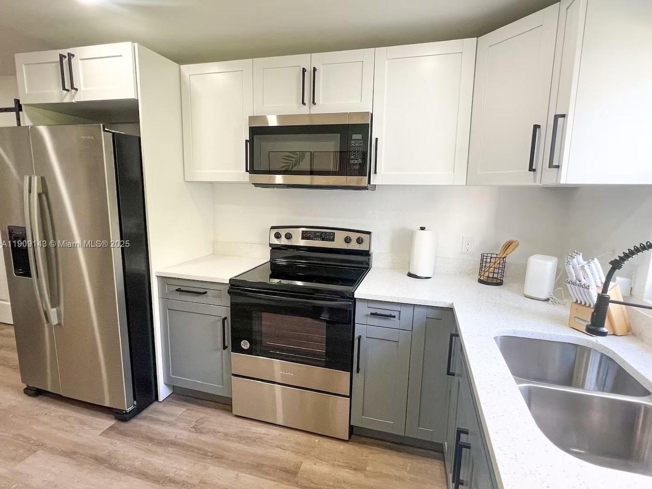 1025 Nw 55th St #1 - Photo 5 of 19